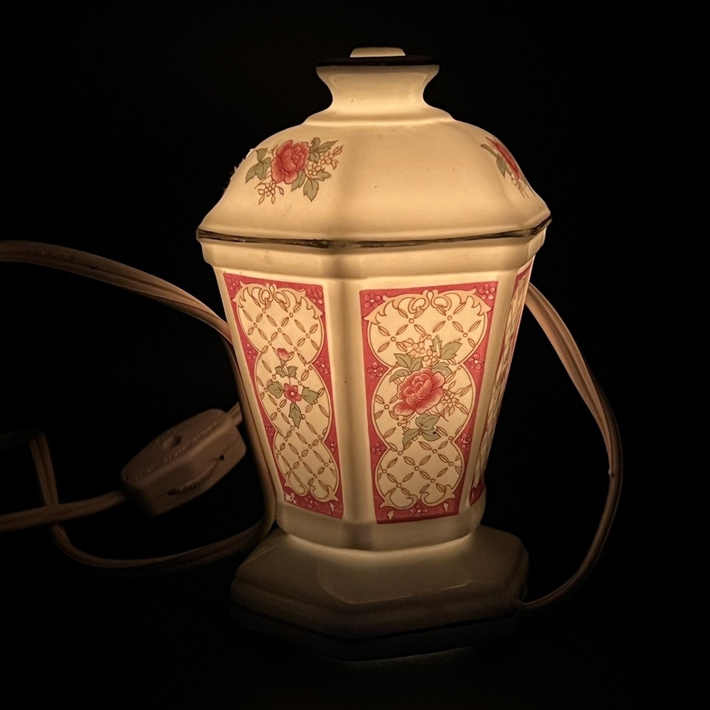 I.W Rice Night Lamp White & Pink Rose Lattice 4' Cord Japan Perfume Warmer Label